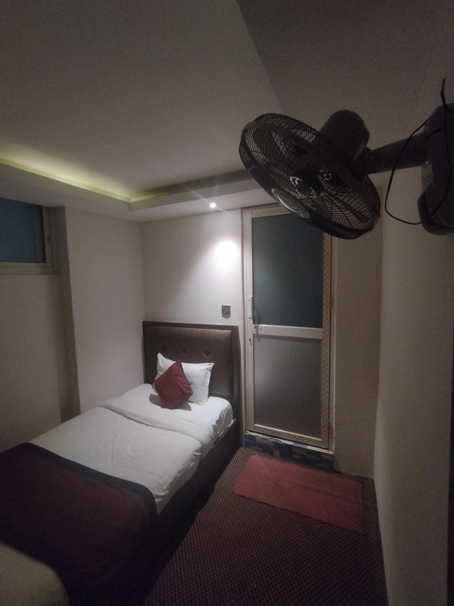 Hotel De Universal Katmandu Dış mekan fotoğraf